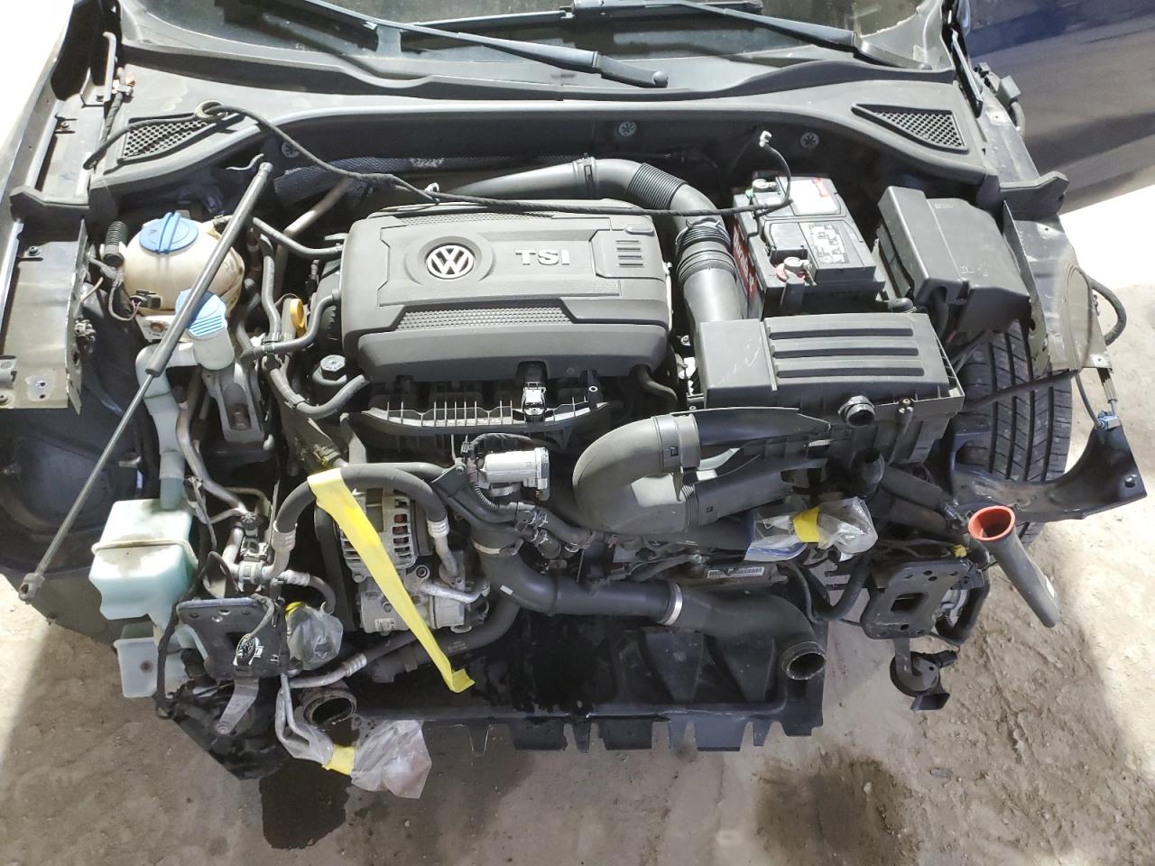 2015 Volkswagen Passat VIN 1VWAT7A38FC078916 Copart auction photo, front end / side damage thumbnail 11