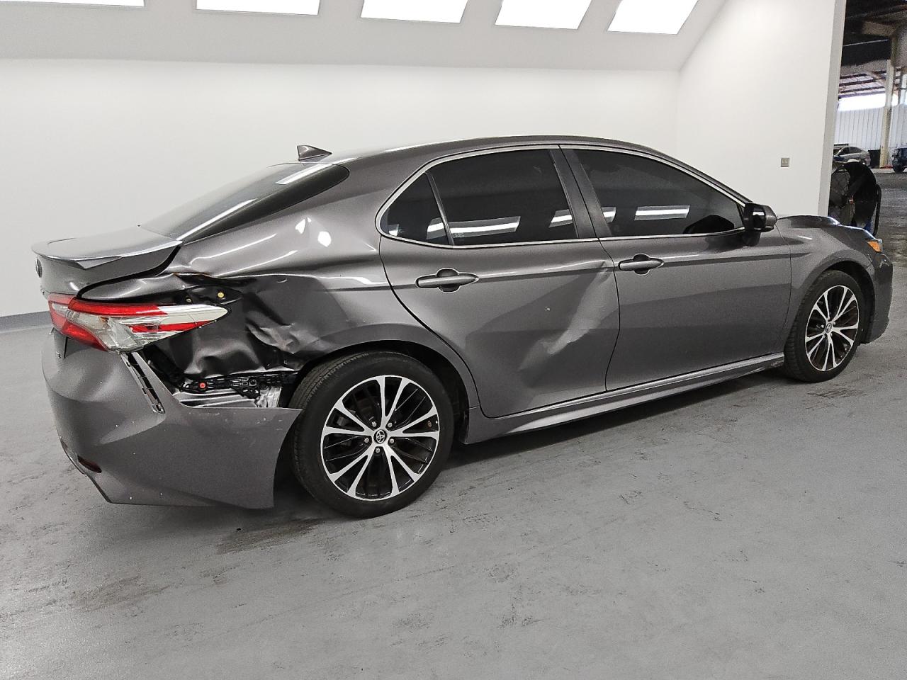 2019 Toyota Camry VIN 4T1B11HK0KU706619 Copart auction photo, rear end / side damage thumbnail 3