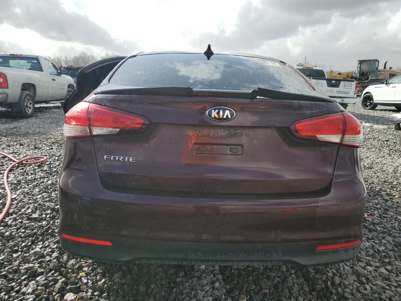 2017 KIA Forte VIN 3KPFK4A70HE081673 Copart auction photo, side / minor dent/scratches damage thumbnail 6