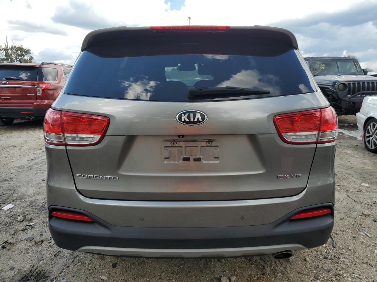 2016 KIA Sorento VIN 5XYPH4A52GG099336 Copart auction photo, water/flood damage thumbnail 6