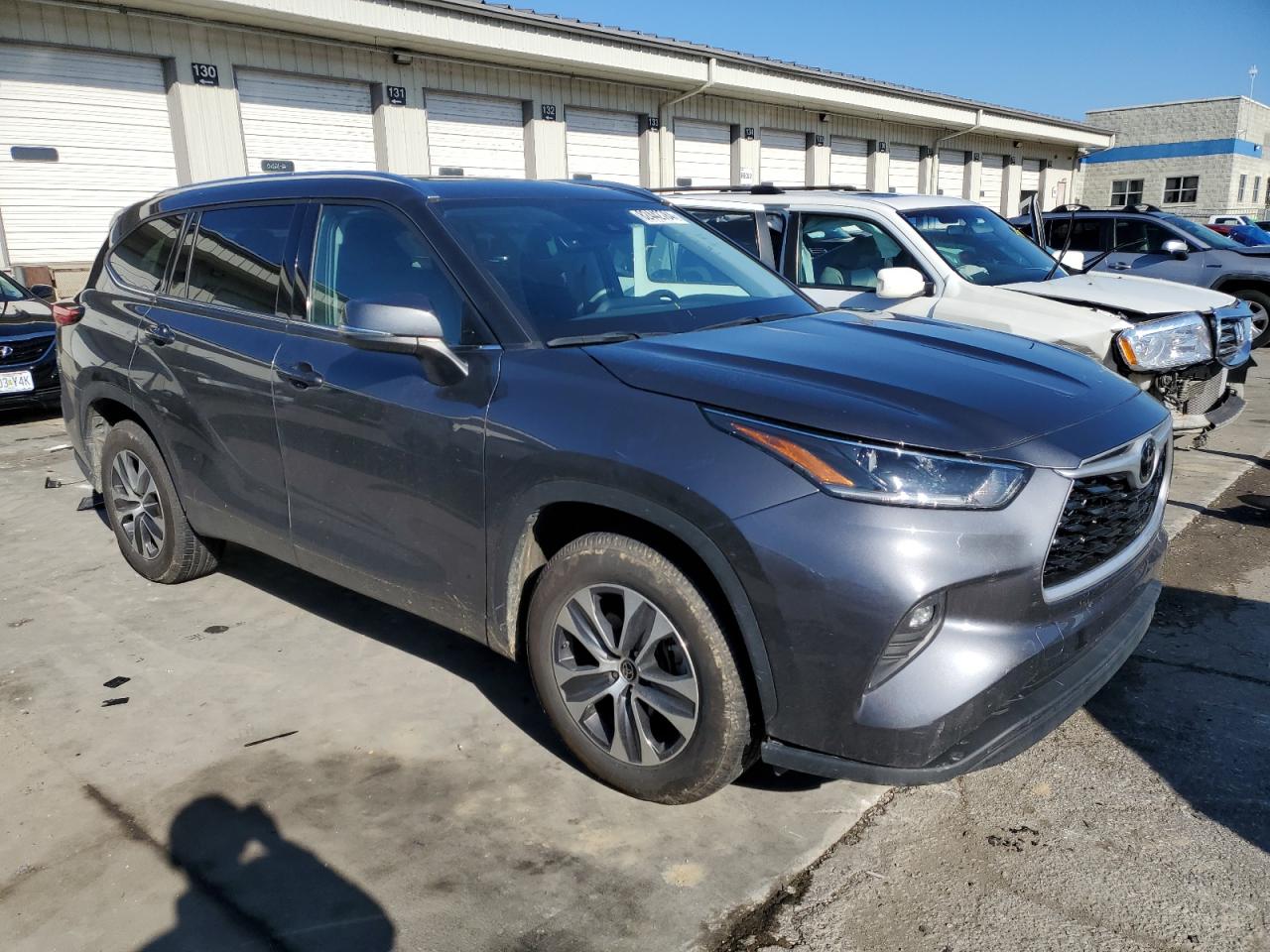 2021 Toyota Highlander VIN 5TDGZRAH0MS534325 Copart auction photo, side / minor dent/scratches damage thumbnail 4