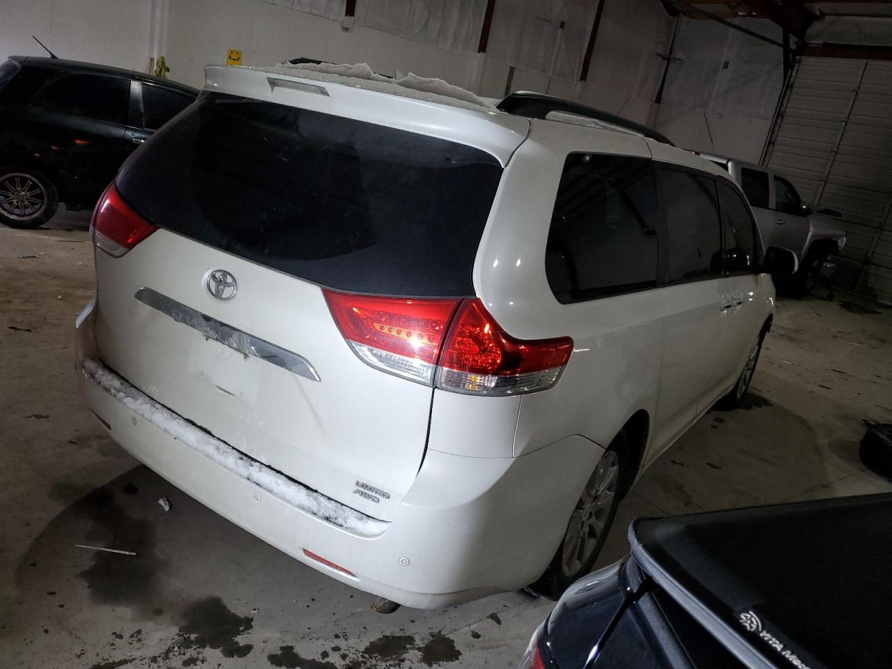 2011 Toyota Sienna VIN 5TDDK3DC8BS017467 Copart auction photo, front end / frame damage damage thumbnail 3