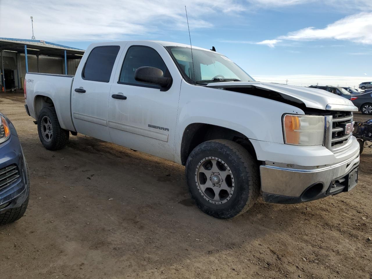 2011 GMC Sierra VIN 3GTP2UEA1BG240044 Copart auction photo, front end / side damage thumbnail 4