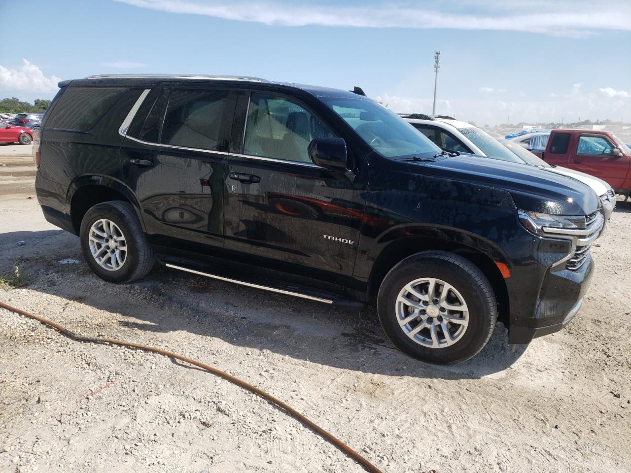 2021 Chevrolet Tahoe VIN 1GNSCNKD8MR173318 Copart auction photo, minor dent/scratches damage thumbnail 4
