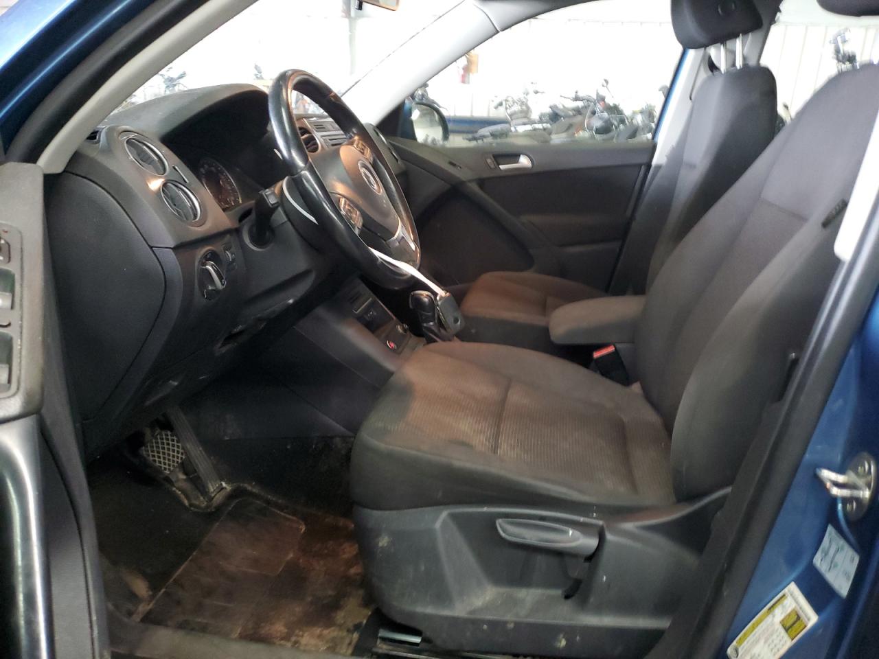 2017 Volkswagen Tiguan VIN WVGBV7AX7HK042479 Copart auction photo, all over damage thumbnail 7