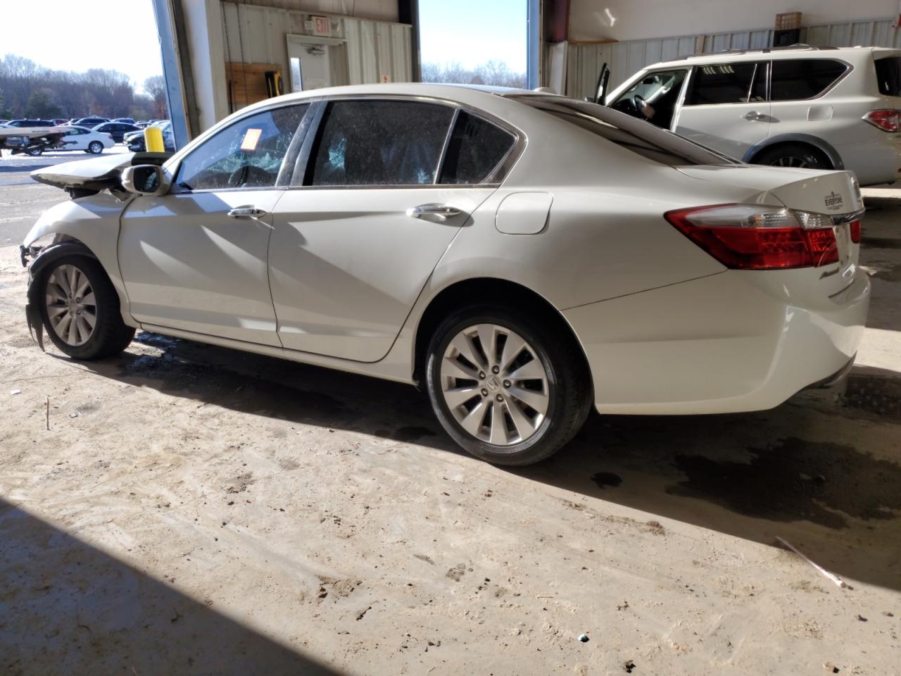 2015 Honda Accord VIN 1HGCR2F82FA031833 Copart auction photo, front end / side damage thumbnail 2