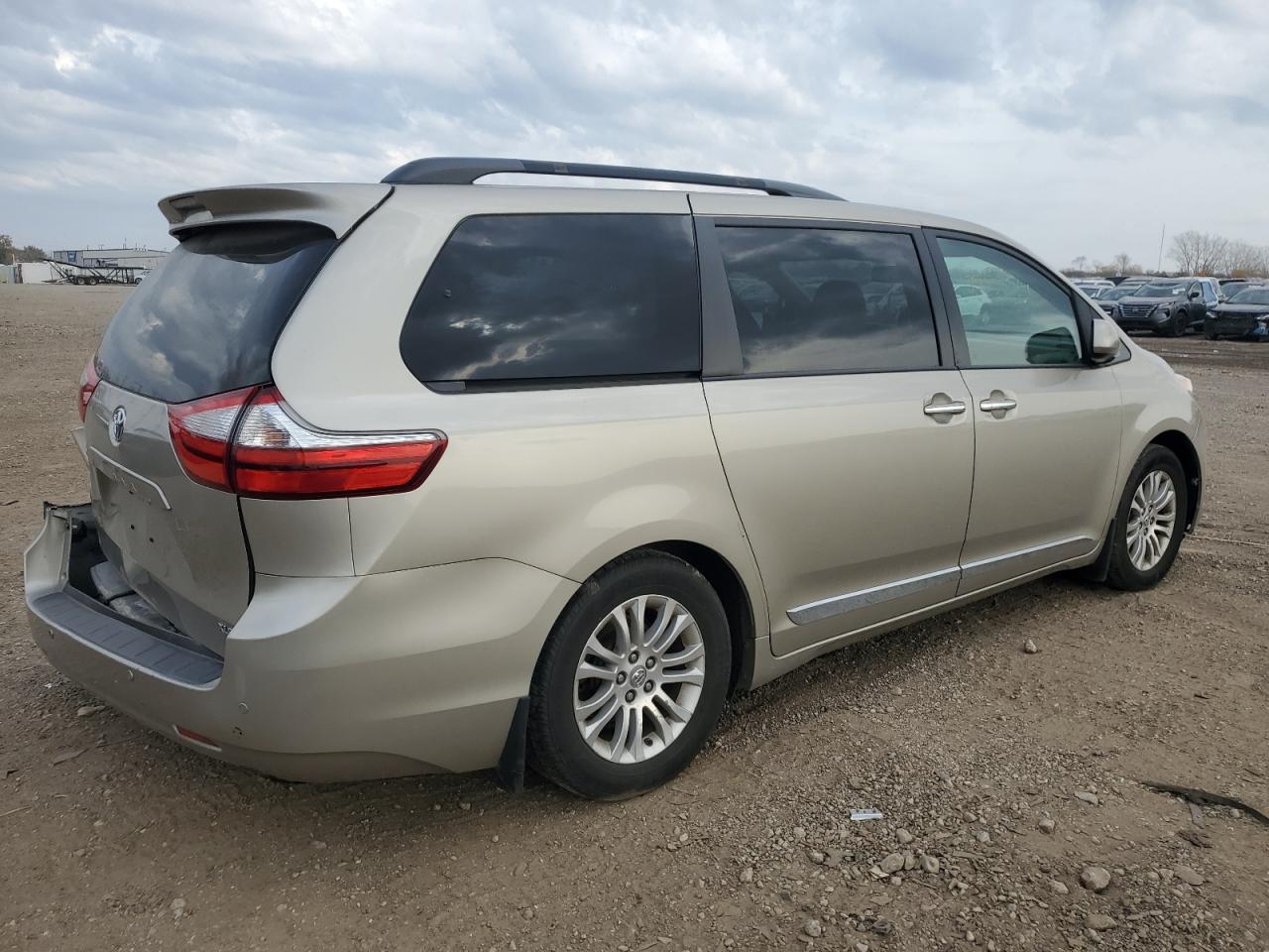 2015 Toyota Sienna VIN 5TDYK3DC4FS612890 Copart auction photo, rear end / minor dent/scratches damage thumbnail 3