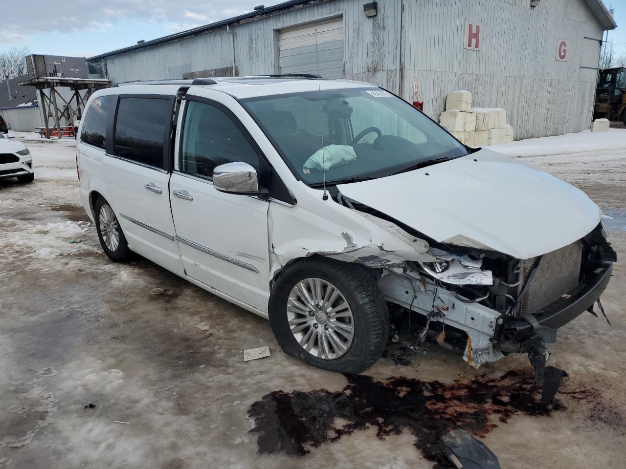 2016 Chrysler Town & Country VIN 2C4RC1JG1GR254218 Copart auction photo, front end / side damage thumbnail 4