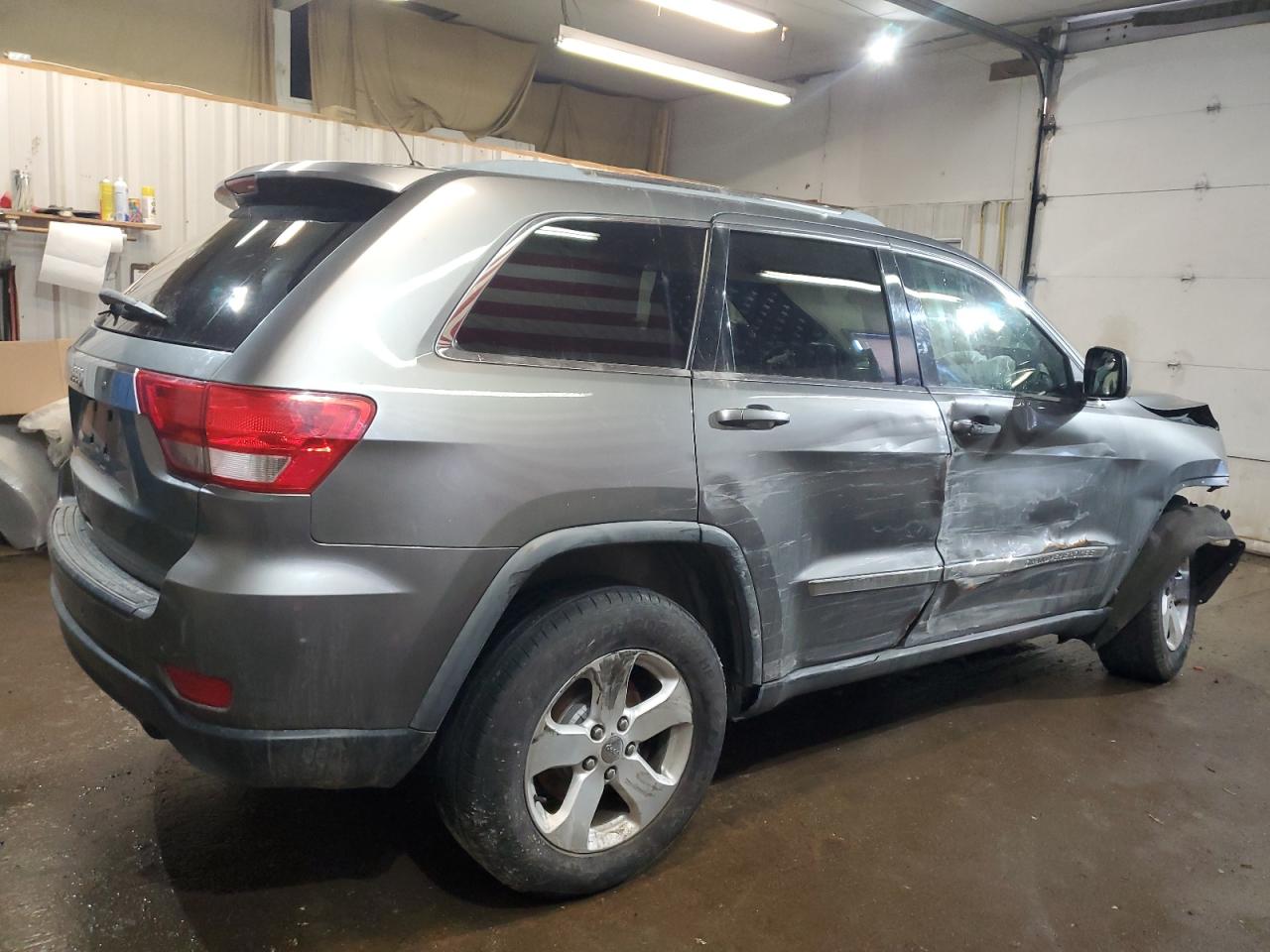 2011 Jeep Grand Cherokee VIN 1J4RR4GG1BC713976 Copart auction photo, front end / side damage thumbnail 3