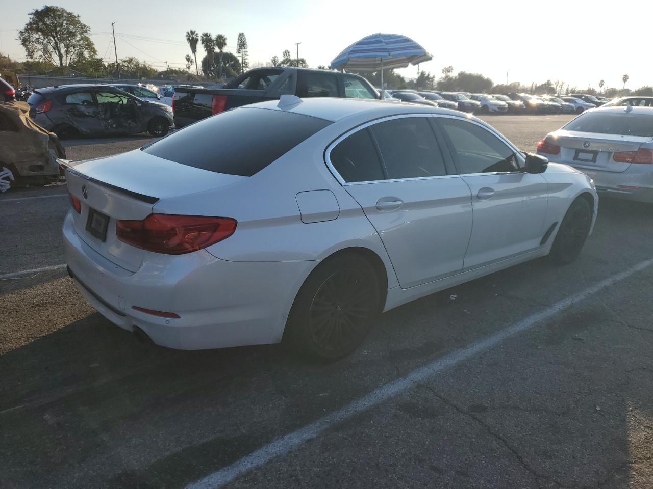 2019 BMW 5er VIN WBAJA9C55KB389784 Copart auction photo, front end / minor dent/scratches damage thumbnail 3