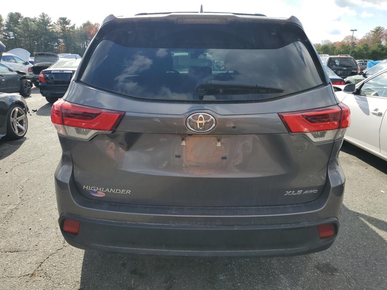 2017 Toyota Highlander VIN 5TDJZRFH9HS361439 Copart auction photo, front end / minor dent/scratches damage thumbnail 6