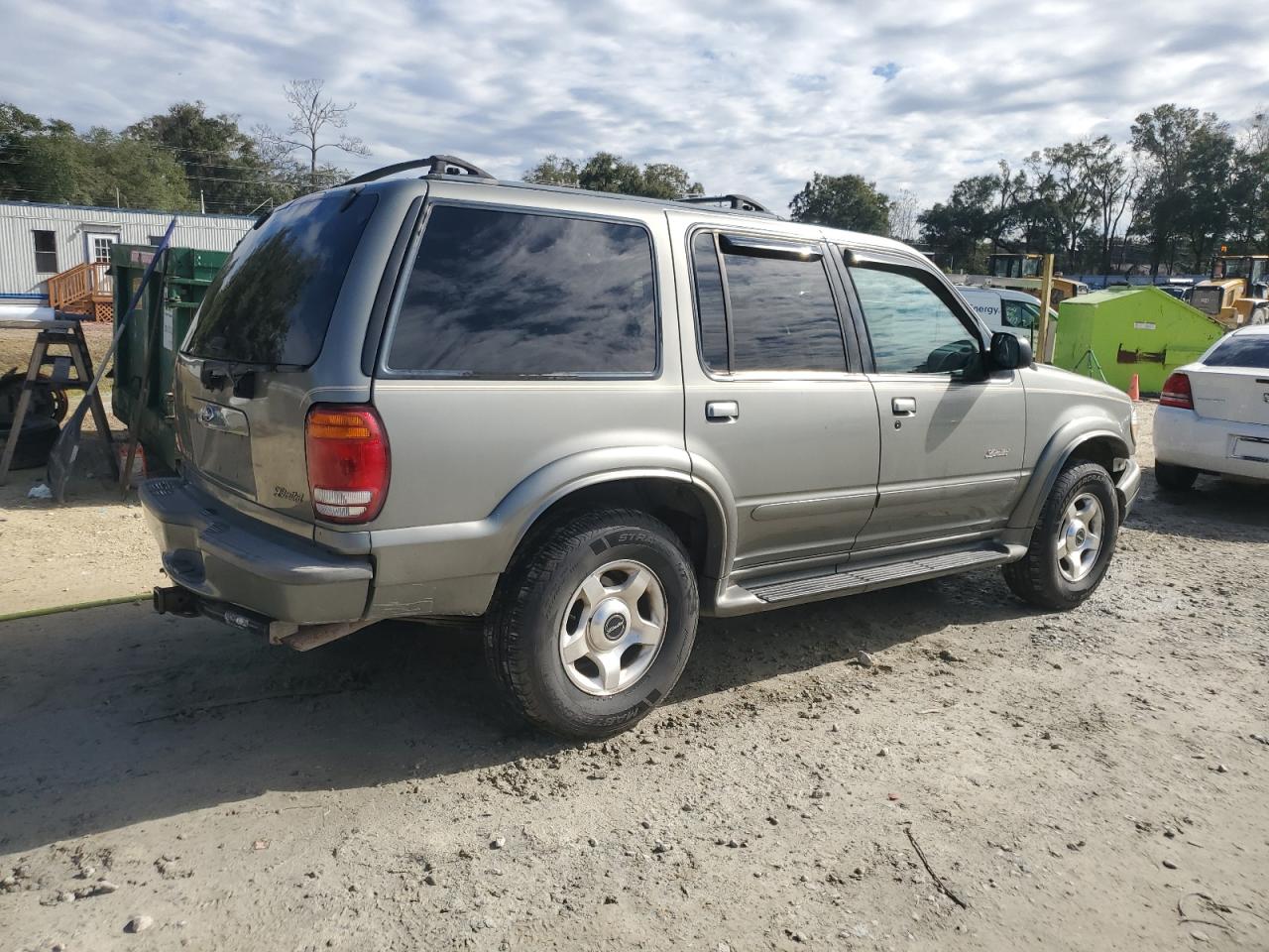 2000 Ford Explorer VIN 1FMDU75E9YUB50157 Copart auction photo, front end damage thumbnail 3