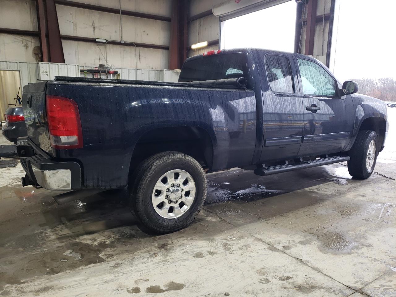 2011 GMC Sierra VIN 1GT220CG1BZ262877 Copart auction photo, front end / minor dent/scratches damage thumbnail 3