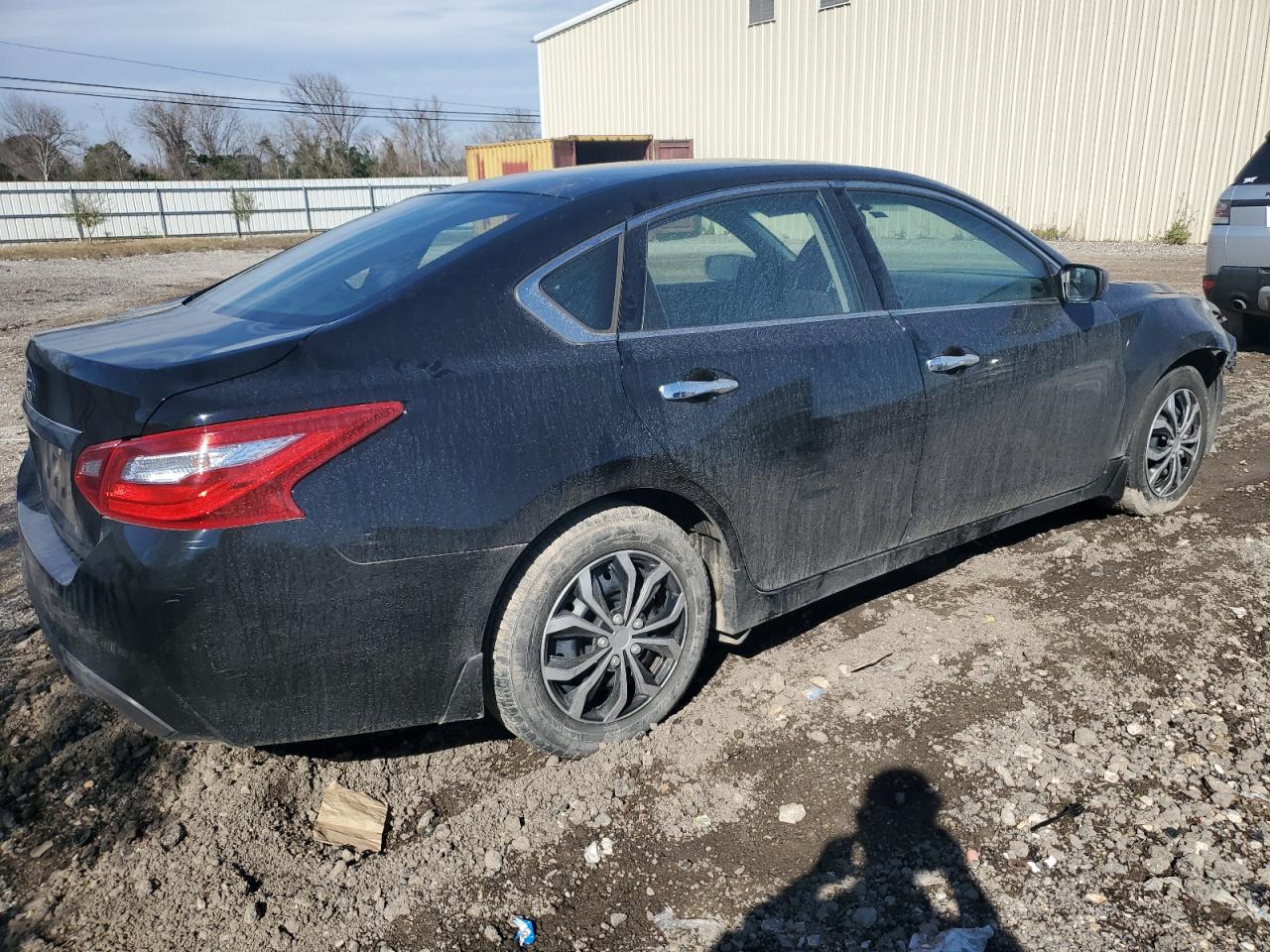 2017 Nissan Altima VIN 1N4AL3APXHN328488 Copart auction photo, front end / minor dent/scratches damage thumbnail 3