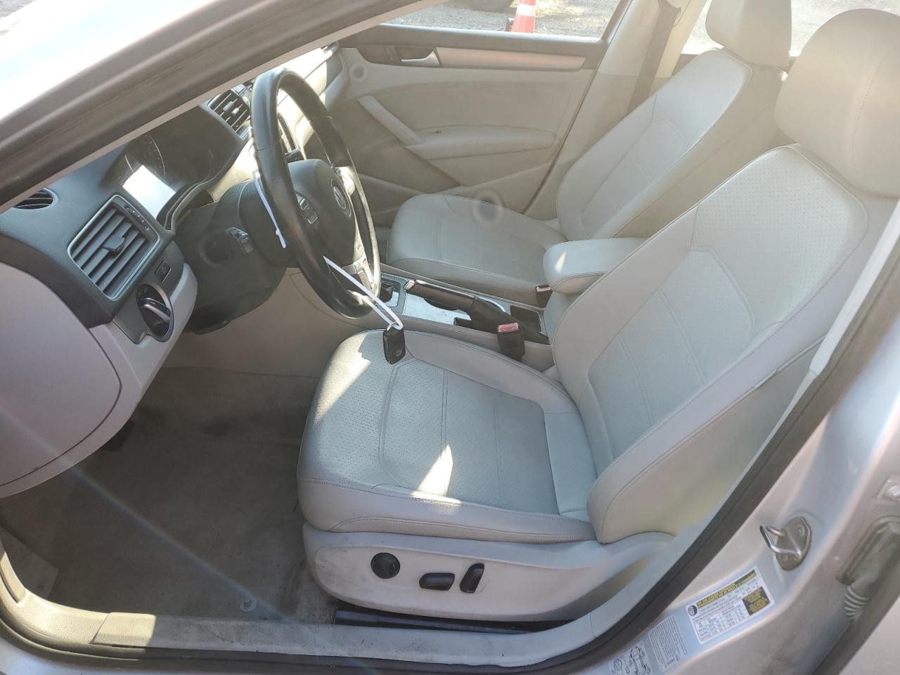 2015 Volkswagen Passat VIN 1VWBV7A39FC070631 Copart auction photo, minor dent/scratches damage thumbnail 7