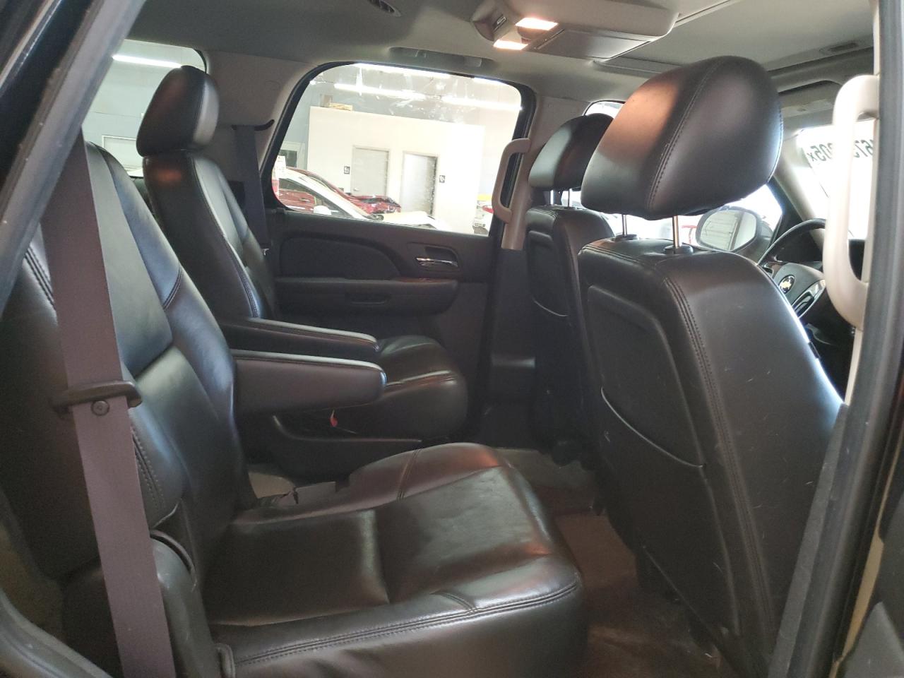 2011 Chevrolet Tahoe VIN 1GNSKCE05BR184080 Copart auction photo, normal wear / minor dent/scratches damage thumbnail 11