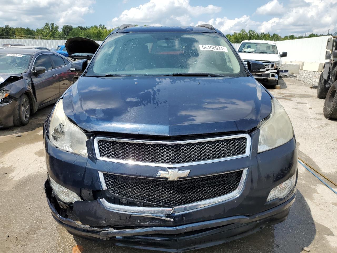 2011 Chevrolet Traverse VIN 1GNKRJED8BJ143587 Copart auction photo, front end damage thumbnail 5