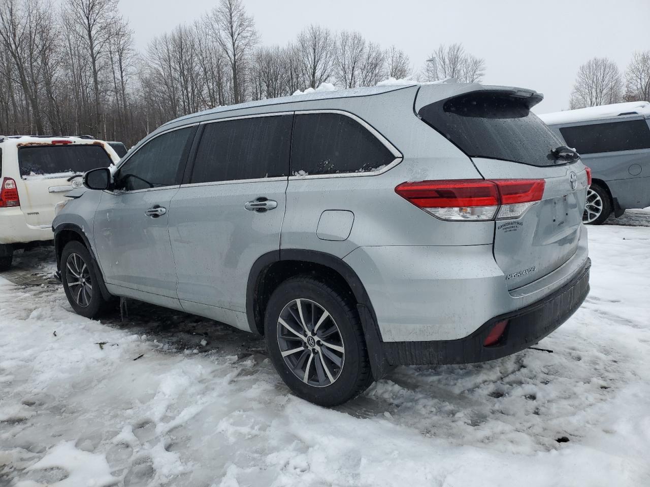2018 Toyota Highlander VIN 5TDJZRFH4JS837084 Copart auction photo, front end damage thumbnail 2