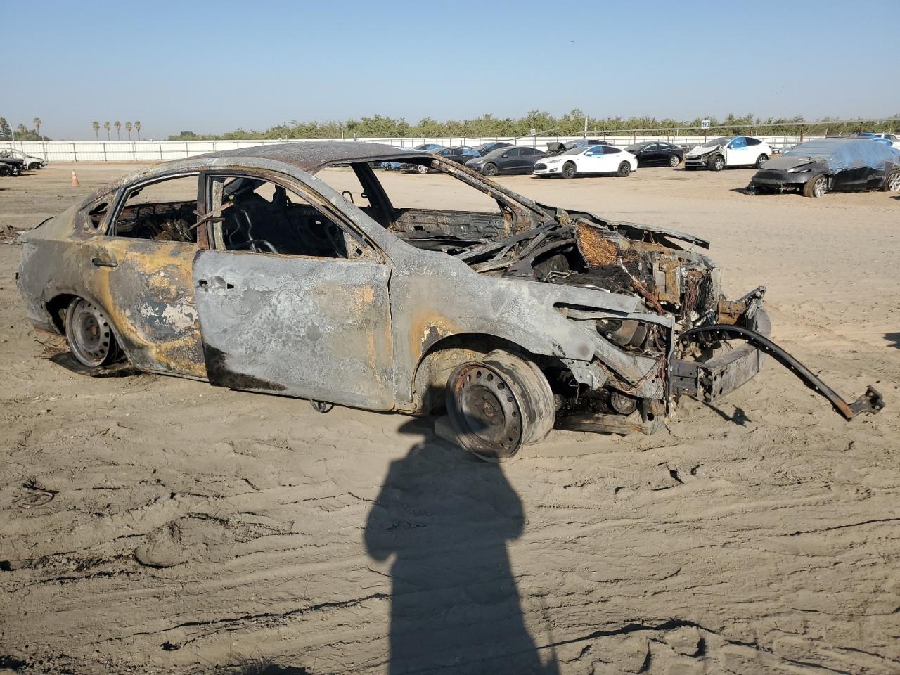 2015 Nissan Altima VIN 1N4AL3AP5FN389941 Copart auction photo, burn / missing/altered vin damage thumbnail 4