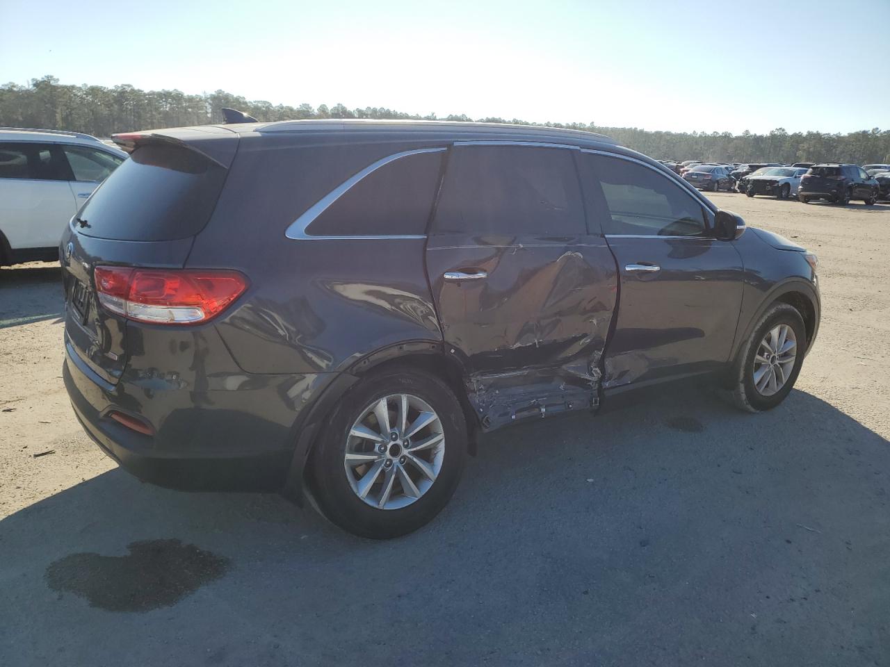 2017 KIA Sorento VIN 5XYPG4A33HG300843 Copart auction photo, side / rear end damage thumbnail 3
