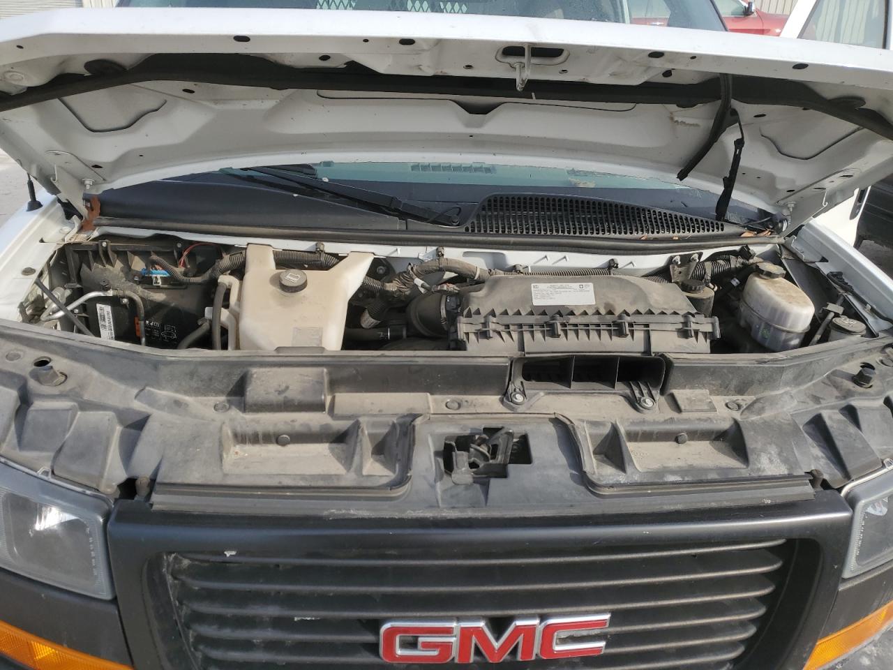 2018 GMC Savana VIN 1GTW7AFP9J1332336 Copart auction photo, normal wear damage thumbnail 12