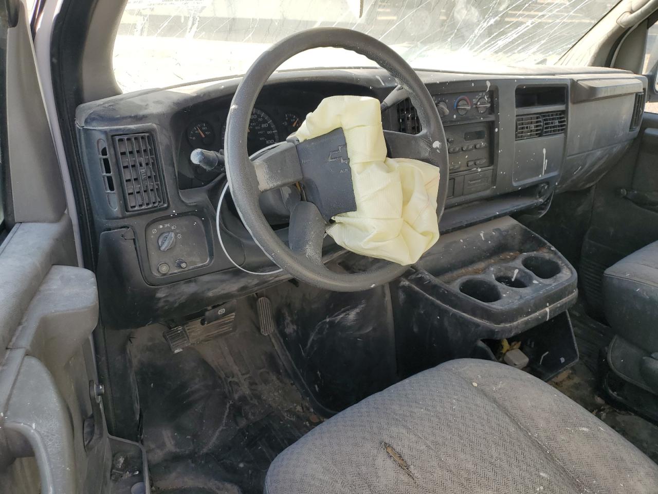 2006 Chevrolet Express VIN 1GCFG15XX61159595 Copart auction photo, front end / undercarriage damage thumbnail 8