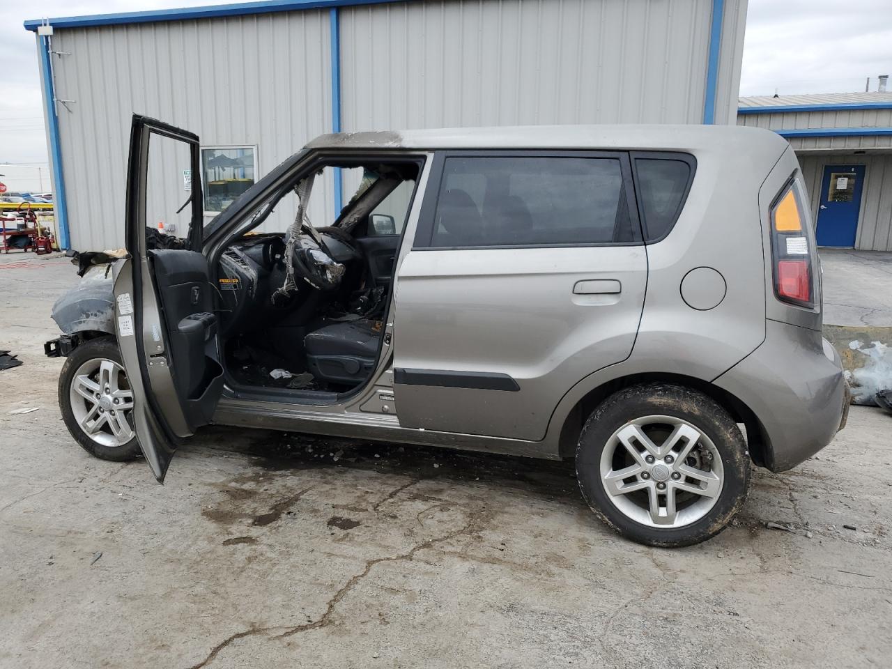 2010 KIA Soul VIN KNDJT2A24A7146353 Copart auction photo, burn - engine / burn damage thumbnail 2