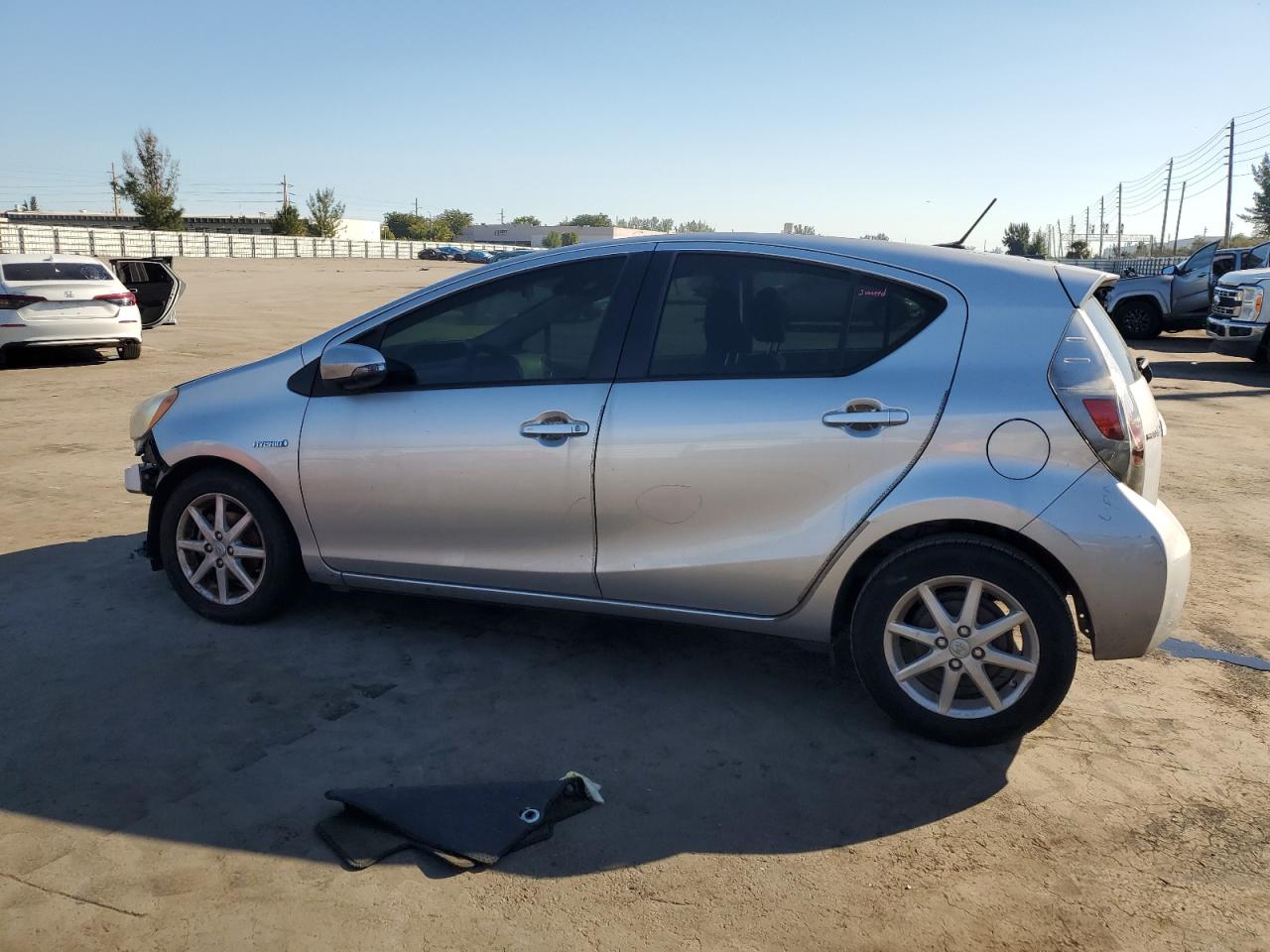 2012 Toyota Prius VIN JTDKDTB32C1015555 Copart auction photo, front end damage thumbnail 2