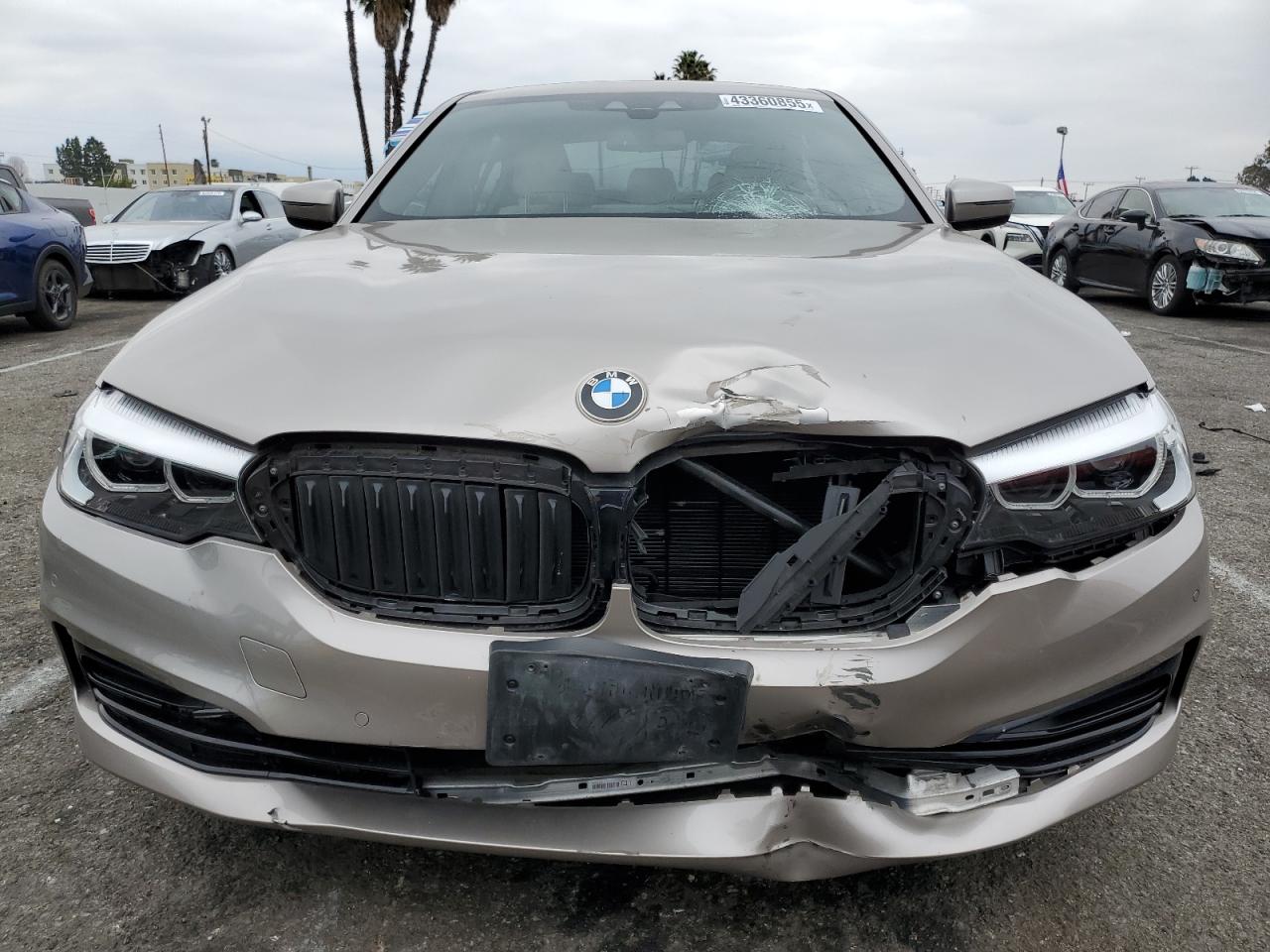 2019 BMW 5er VIN WBAJA5C52KBX46752 Copart auction photo, front end / minor dent/scratches damage thumbnail 5