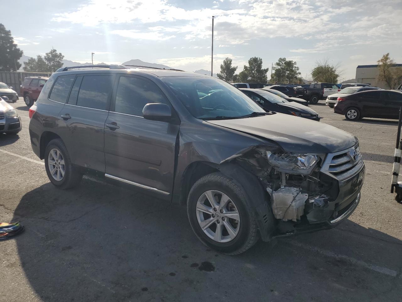 2011 Toyota Highlander VIN 5TDZK3EH2BS047998 Copart auction photo, front end damage thumbnail 4