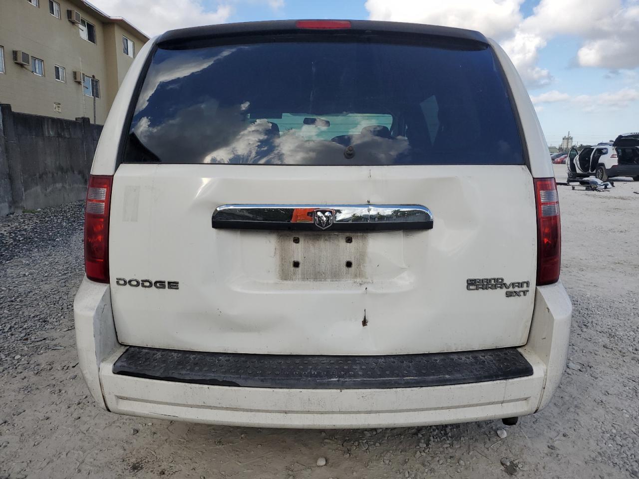 2010 Dodge Caravan VIN 2D4RN5D18AR201969 Copart auction photo, front end / rear end damage thumbnail 6