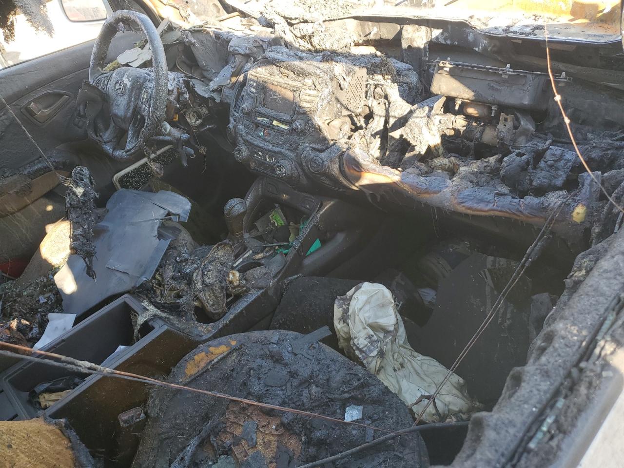2015 Hyundai Tucson VIN KM8JU3AGXFU079972 Copart auction photo, burn damage thumbnail 8