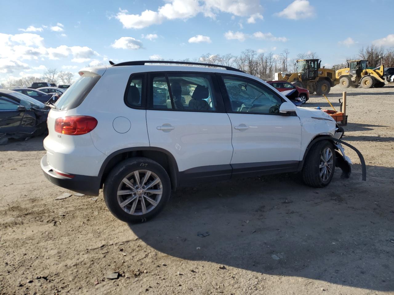 2017 Volkswagen Tiguan VIN WVGAV7AXXHK049020 Copart auction photo, front end / minor dent/scratches damage thumbnail 3