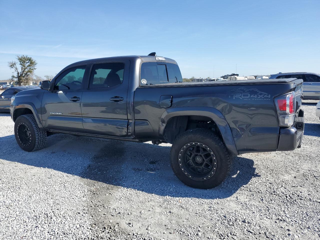 2020 Toyota Tacoma VIN 3TMDZ5BN6LM082962 Copart auction photo, side / rear end damage thumbnail 2