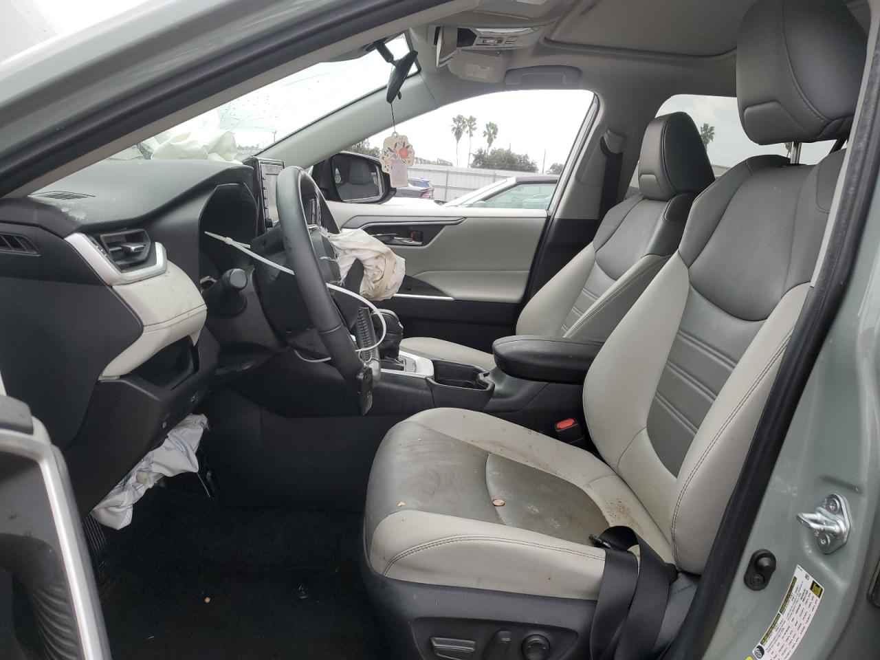 2021 Toyota RAV 4 VIN 2T3C1RFV2MW142062 Copart auction photo, front end / minor dent/scratches damage thumbnail 7