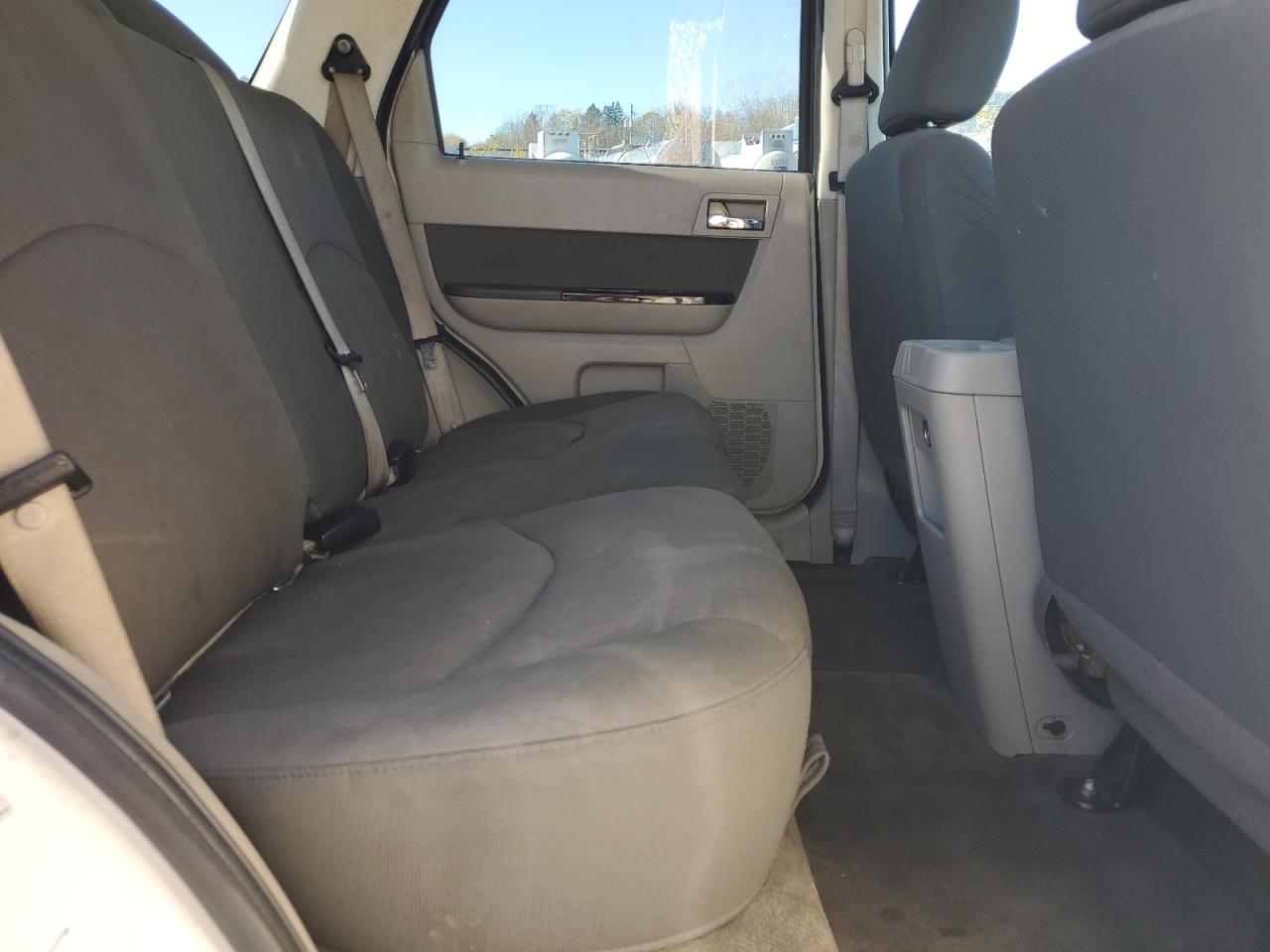 2011 Mazda Tribute VIN 4F2CY0C71BKM06133 Copart auction photo, rear end / minor dent/scratches damage thumbnail 11