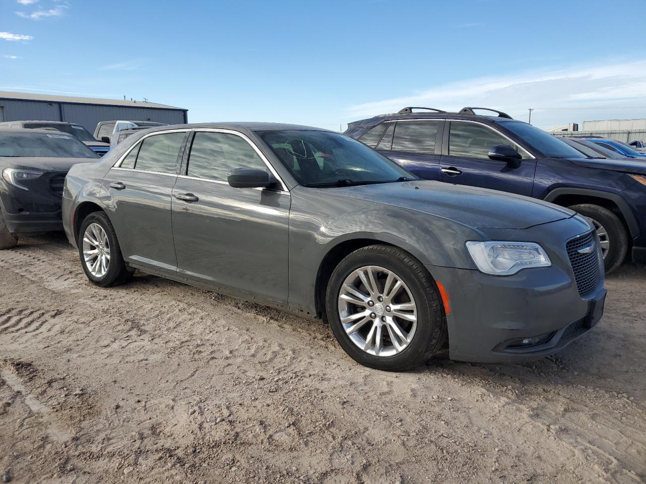 2018 Chrysler 300 VIN 2C3CCAAG6JH137452 Copart auction photo, normal wear / minor dent/scratches damage thumbnail 4
