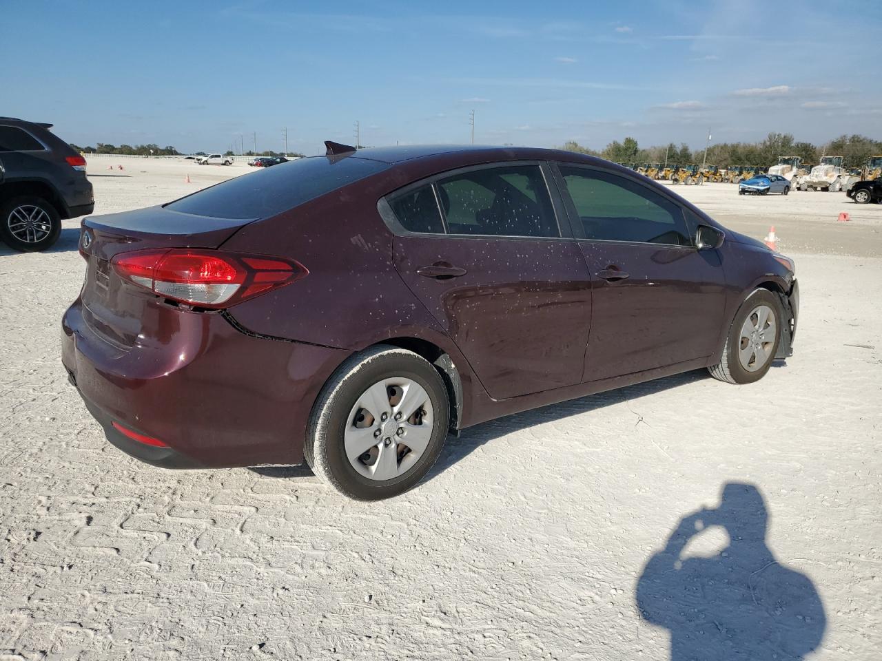 2018 KIA Forte VIN 3KPFL4A75JE190469 Copart auction photo, rear end / side damage thumbnail 3