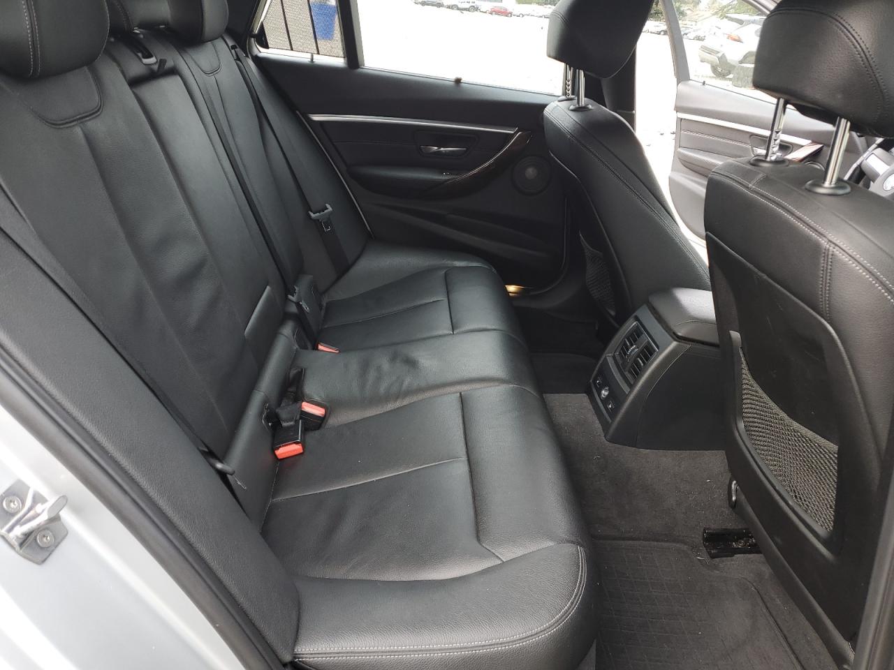 2016 BMW 3er VIN WBA8G5C51GK443224 Copart auction photo, rear end damage thumbnail 10