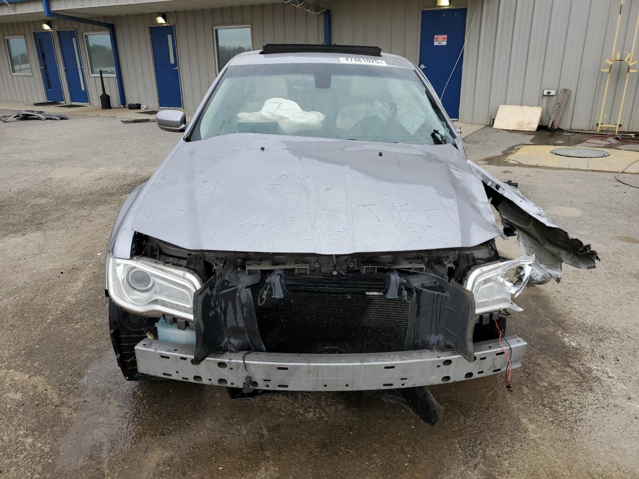 2017 Chrysler 300 VIN 2C3CCAAG4HH662195 Copart auction photo, side / front end damage thumbnail 5