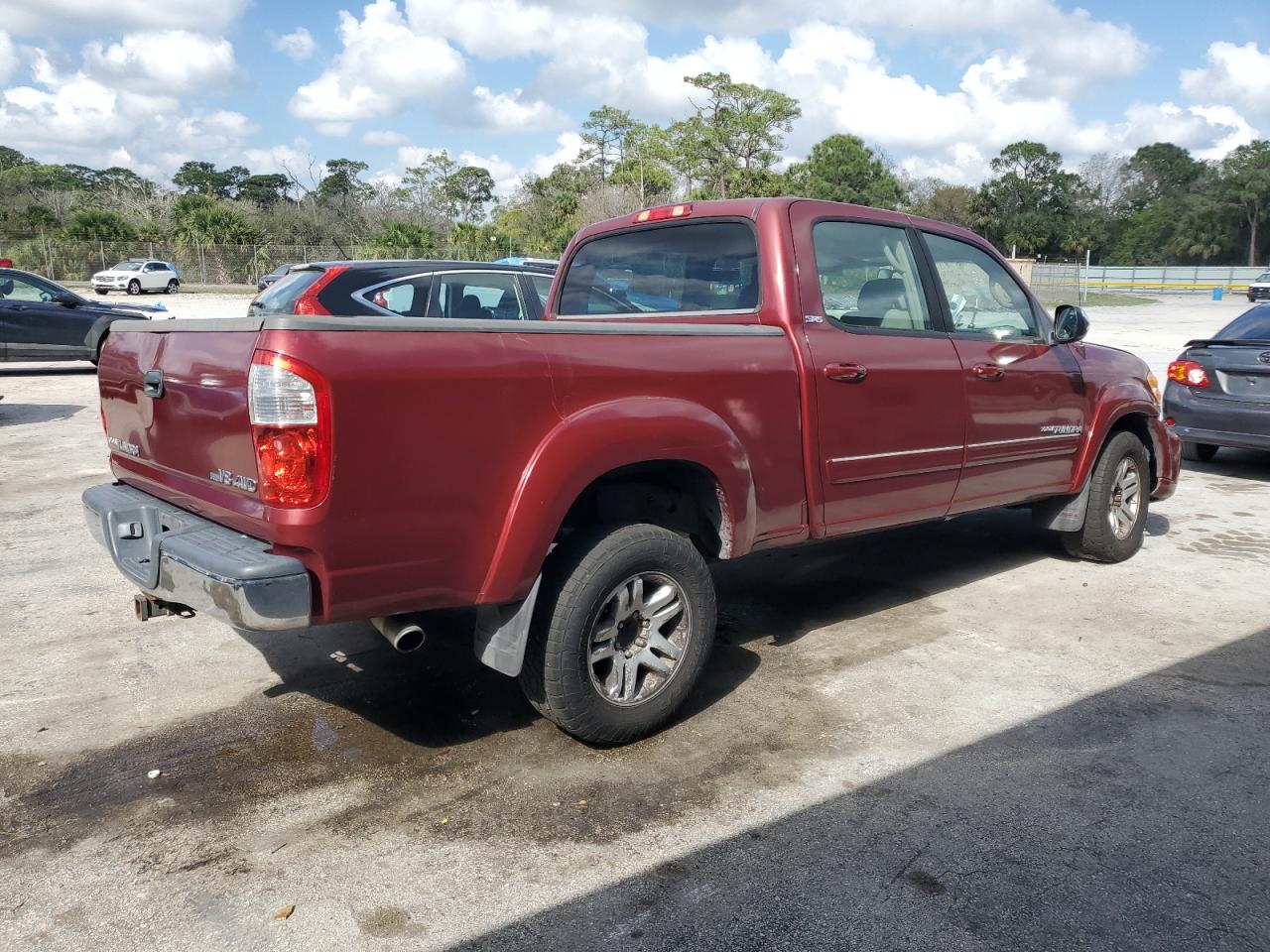 2004 Toyota Tundra VIN 5TBDT44114S448066 Copart auction photo, front end / minor dent/scratches damage thumbnail 3