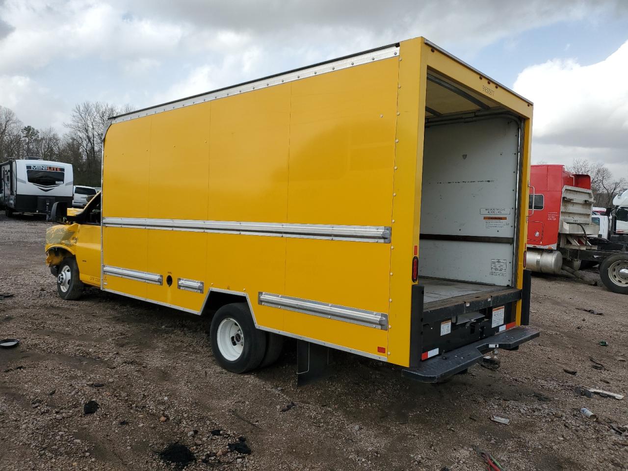 2018 GMC Savana VIN 7GZ37TCG9JN902396 Copart auction photo, front end / side damage thumbnail 2