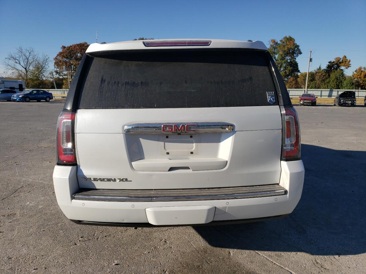 2016 GMC Yukon VIN 1GKS2HKJ5GR355022 Copart auction photo, side / front end damage thumbnail 6