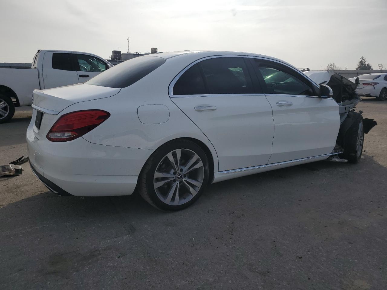 2018 Mercedes-Benz C-klasse VIN 55SWF4JB0JU246175 Copart auction photo, front end / side damage thumbnail 3