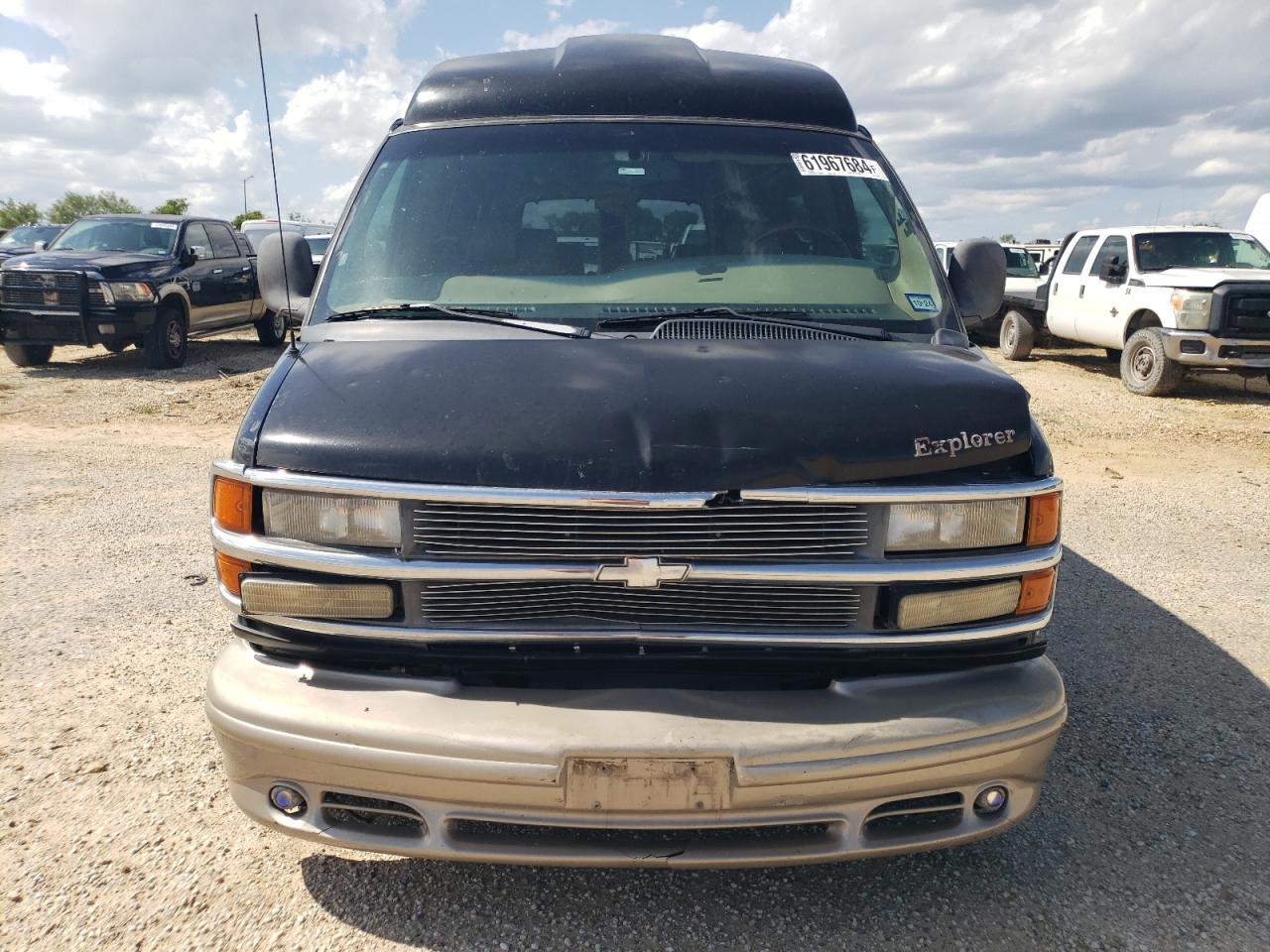 2001 Chevrolet Express VIN 1GBFG15R011100439 Copart auction photo, front end / all over damage thumbnail 5