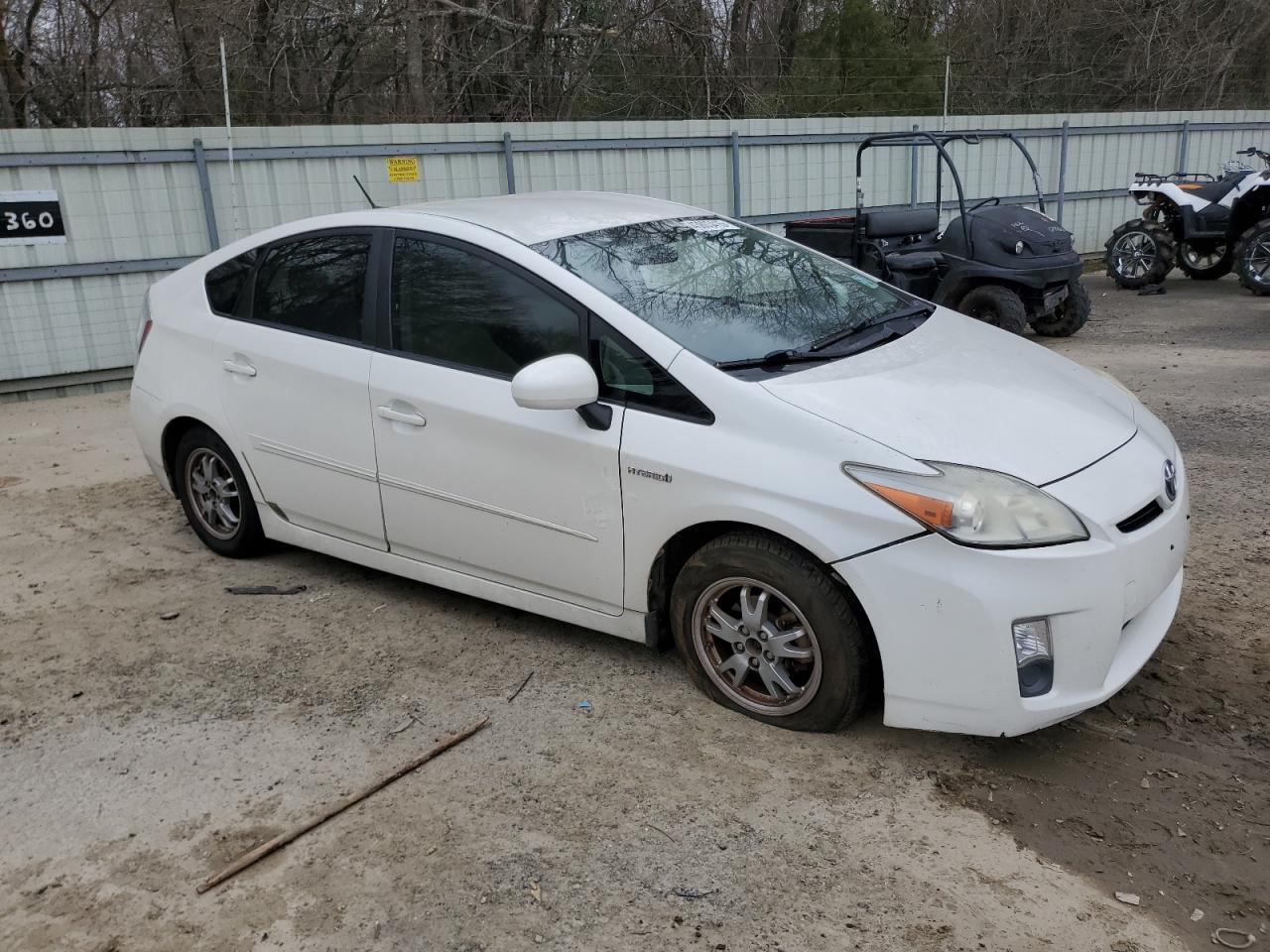 2011 Toyota Prius VIN JTDKN3DU6B5368066 Copart auction photo, front end / minor dent/scratches damage thumbnail 4
