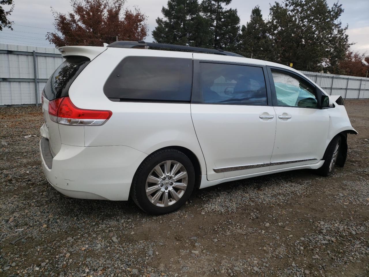 2012 Toyota Sienna VIN 5TDYK3DC3CS218325 Copart auction photo, front end damage thumbnail 3