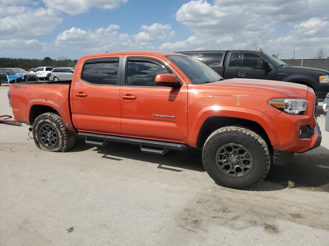 2018 Toyota Tacoma VIN 3TMAZ5CN6JM075797 Copart auction photo, rear end / side damage thumbnail 4