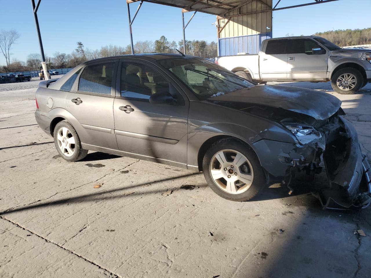 2005 Ford Focus VIN 1FAFP34N35W298633 Copart auction photo, front end damage thumbnail 4
