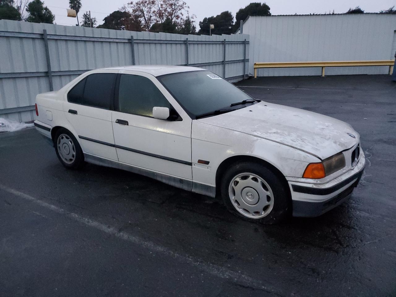 1995 BMW 3er VIN WBACA532XSFG13649 Copart auction photo, mechanical damage thumbnail 4